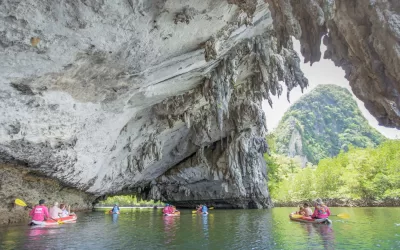 La baia di Phang Nga vista dal mare