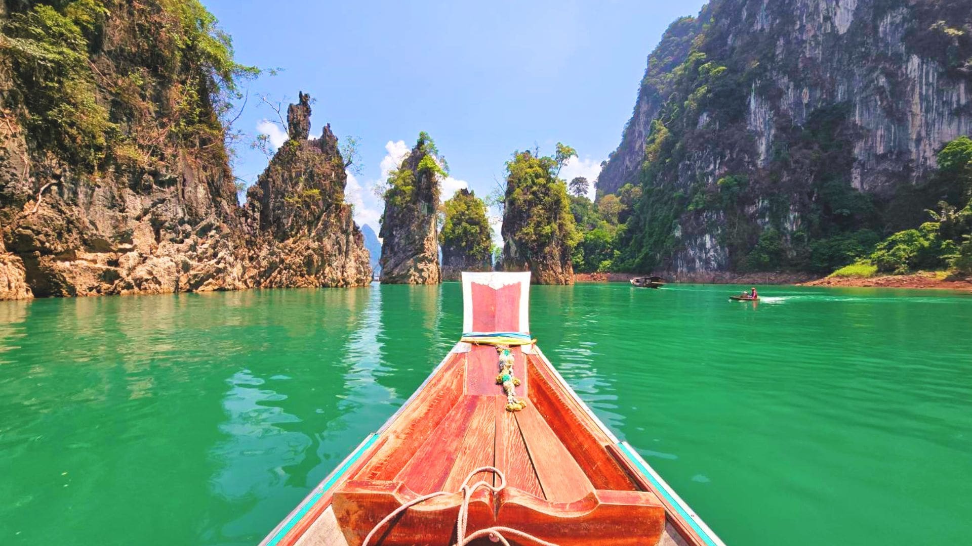 barca en khao sok